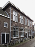 907870 Gezicht op de voorgevel van de voormalige N.H. Diaconieschool no. 5 (Anthoniedijk 9) te Utrecht, die verbouwd is ...